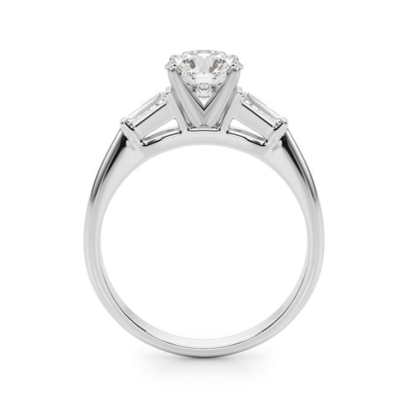Taglio rotondo GIA 1,2ct Anello con diamante rotondo a tre pietre e baguette affusolata in oro bianco 18 carati in vendita