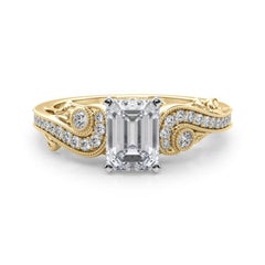 GIA 1,3 Karat Smaragd Drei-Stein gebogene Bypass 18K Gelbgold Diamant Ring