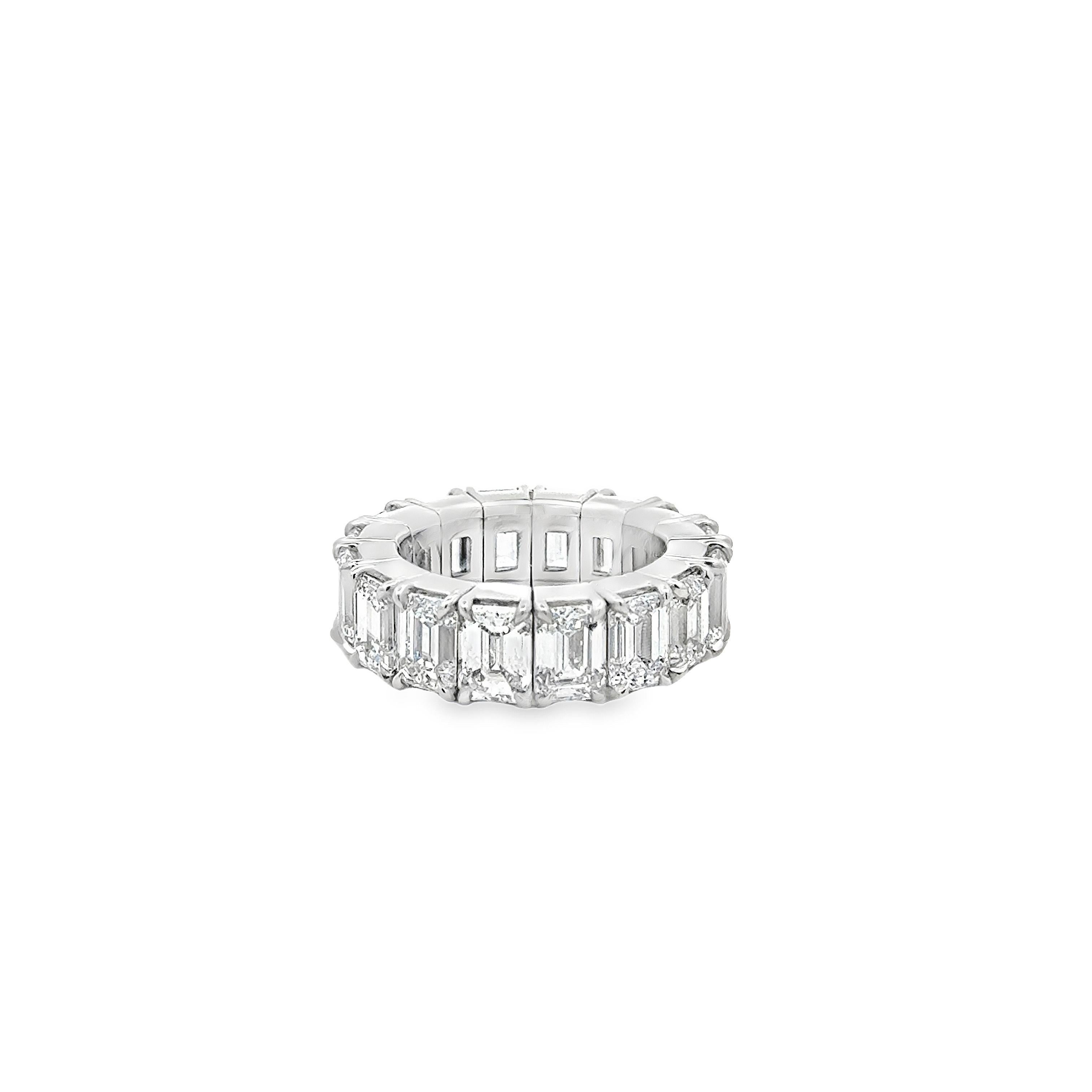 Contemporaneo GIA 13,03 carati di diamante taglio smeraldo Anello a eternità espandibile in vendita