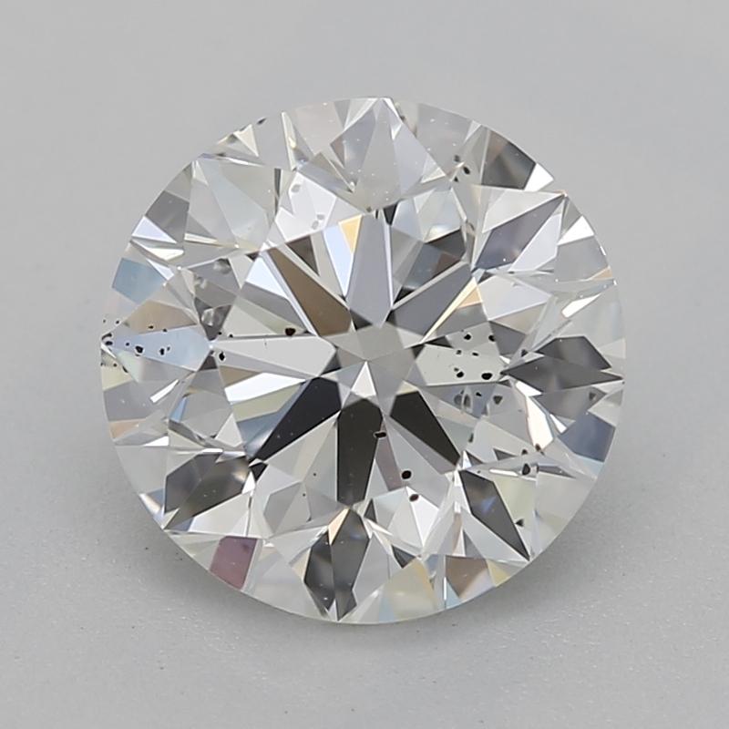Realizzato a mano a New York, questo splendido anello con diamante mette in mostra un notevole diamante rotondo, splendidamente incastonato in un sorprendente design a più punte. Con un peso di 1,30 e una classificazione H e SI2, questo squisito