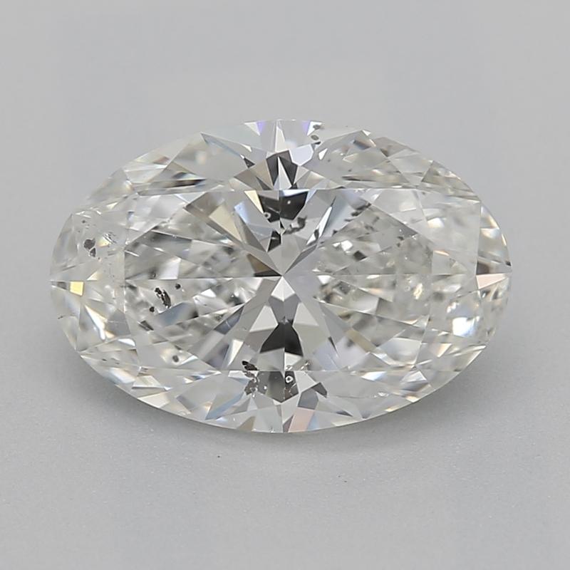 Realizzato a mano a New York, questo squisito anello con diamante presenta un magnifico centro con un diamante ovale del peso di 1,31, classificato H e SI2. Lo squisito gioco di luci sulle sfaccettature del diamante crea un'incantevole brillantezza,