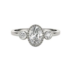 GIA 1,31 Carati Oval Textured Bezel Three-Stone Anello con diamanti in oro bianco 18K