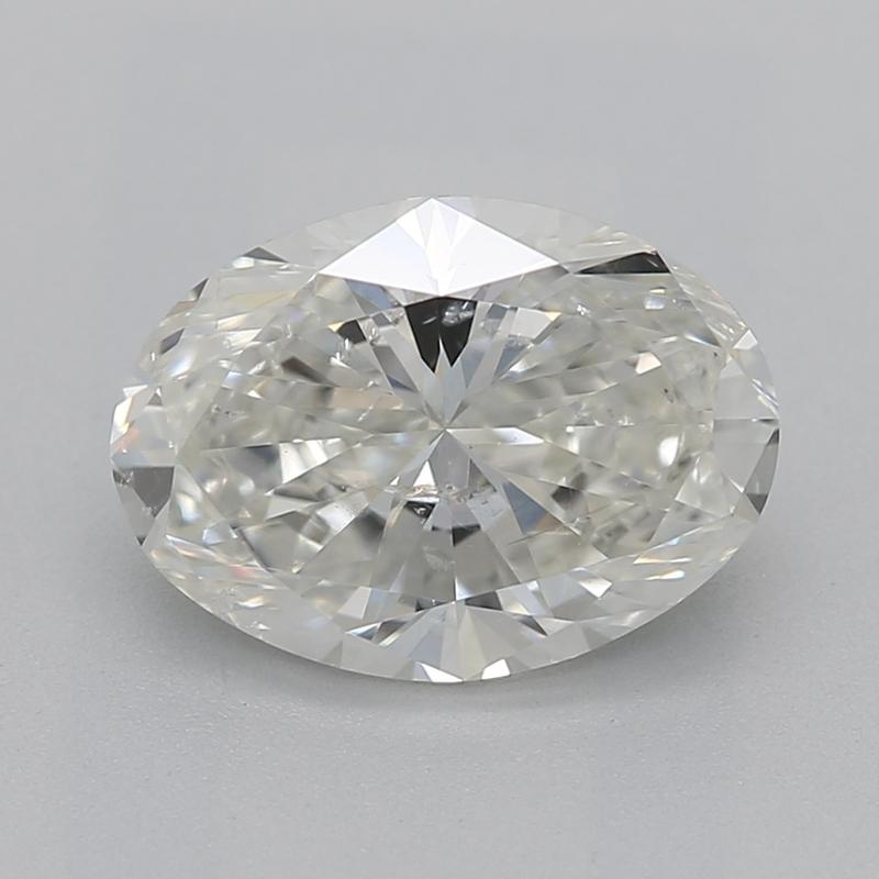 Voici une superbe bague en diamant qui met en valeur une pièce maîtresse enchanteresse : un diamant ovale certifié GIA pesant 1,31 avec un J exquis et un I1. La monture cathédrale élève élégamment le diamant, permettant une réflexion maximale de la