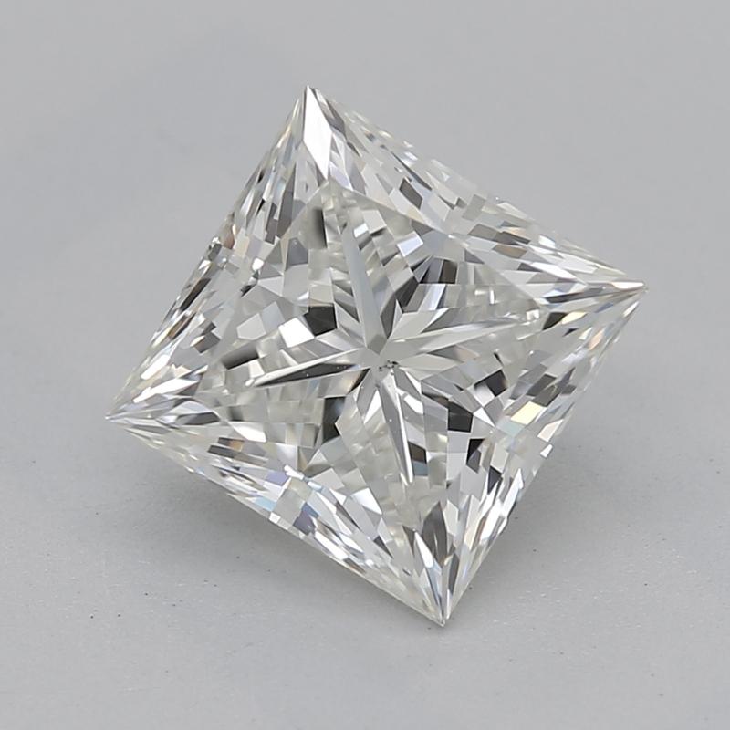 Rehaussez votre collection de bijoux avec cette exceptionnelle bague en diamant dont la pièce maîtresse est un diamant princesse pesant 1.33. Dotée d'un délicieux J et d'un SI1, cette bague rayonne d'un éclat extraordinaire. Son design met en valeur