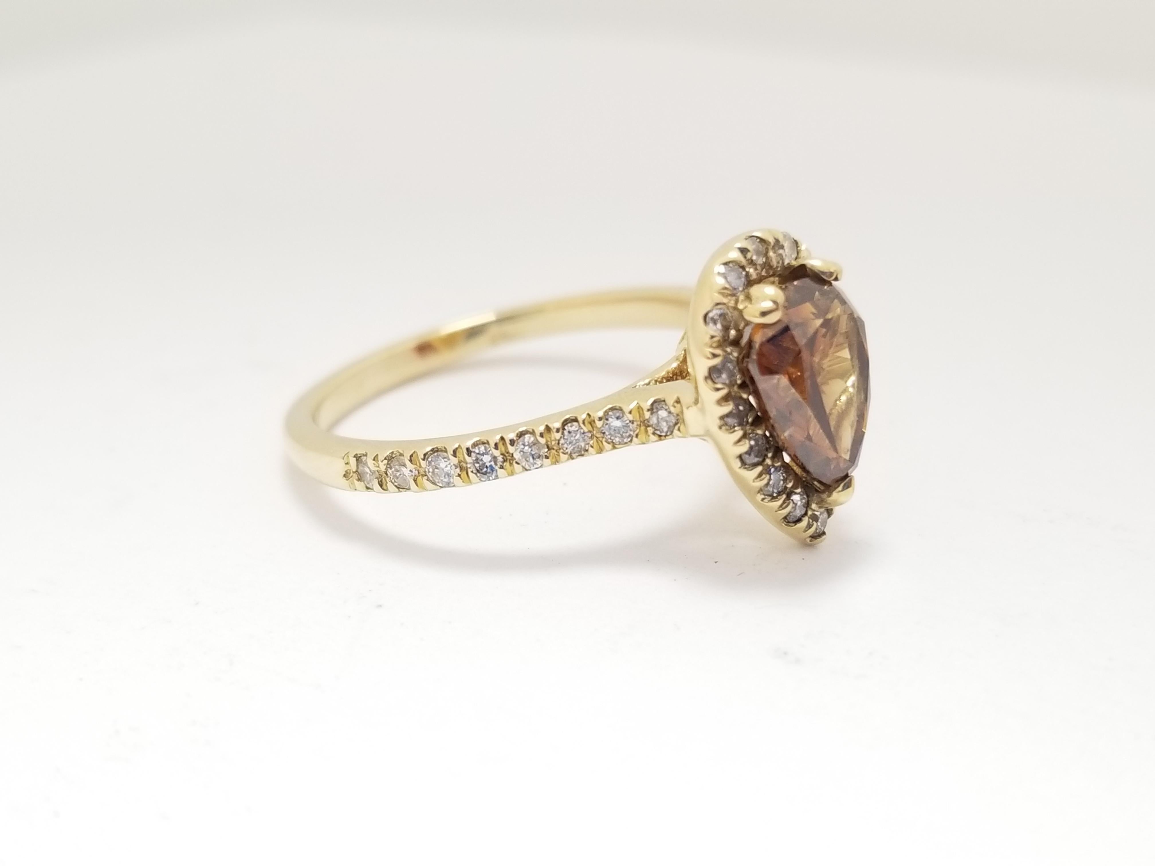 Taglio a goccia Anello con diamante naturale GIA da 1,39 carati a forma di pera, di colore arancione intenso e marrone, 14 carati