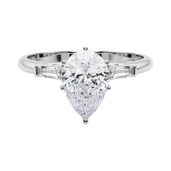 GIA 1.3ct Pear Three-Stone Tapered Baguette Bague en diamant