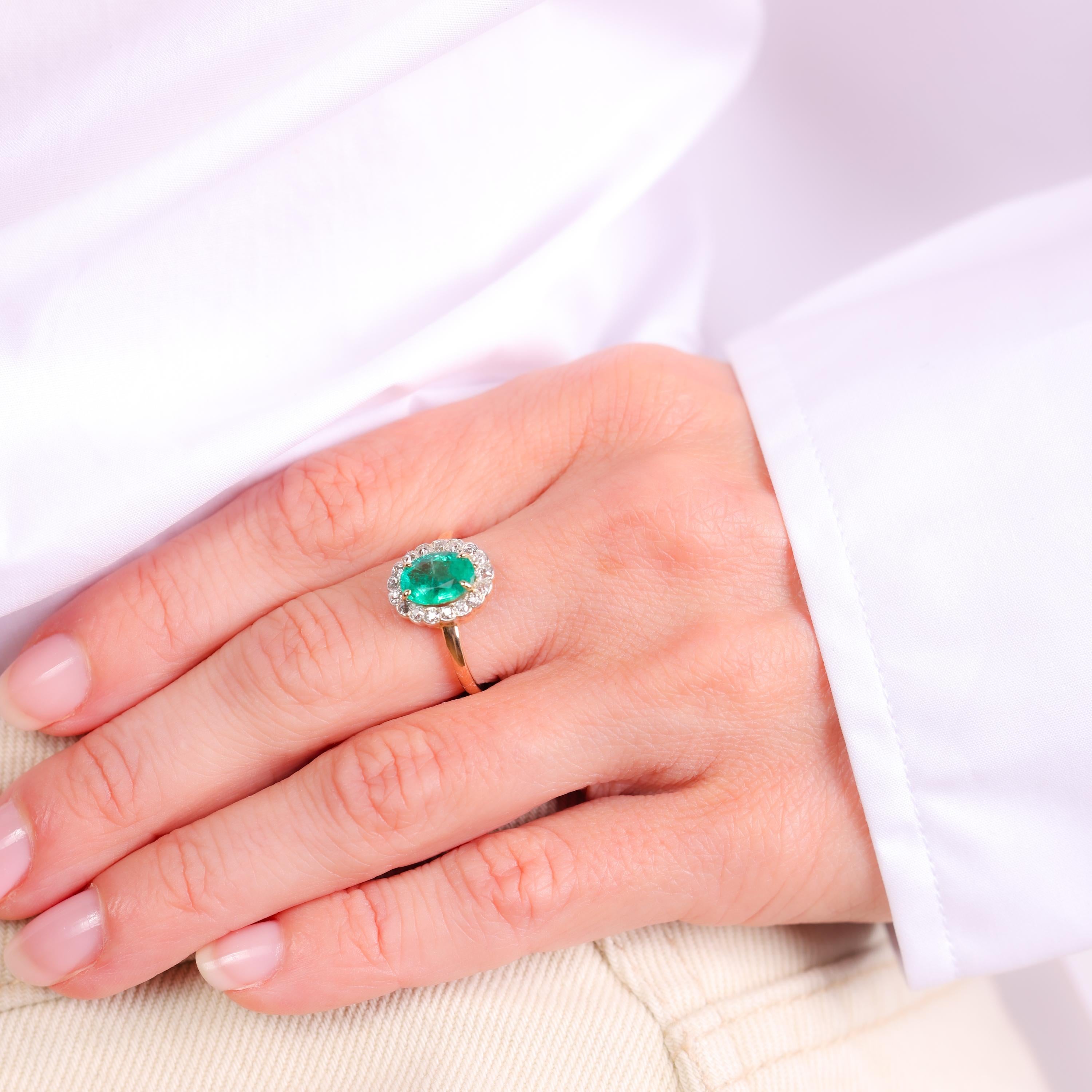 GIA 1,40 Karat Smaragd-Diamant-Cluster-Ring aus 14k Gelbgold und Silber (Ovalschliff)