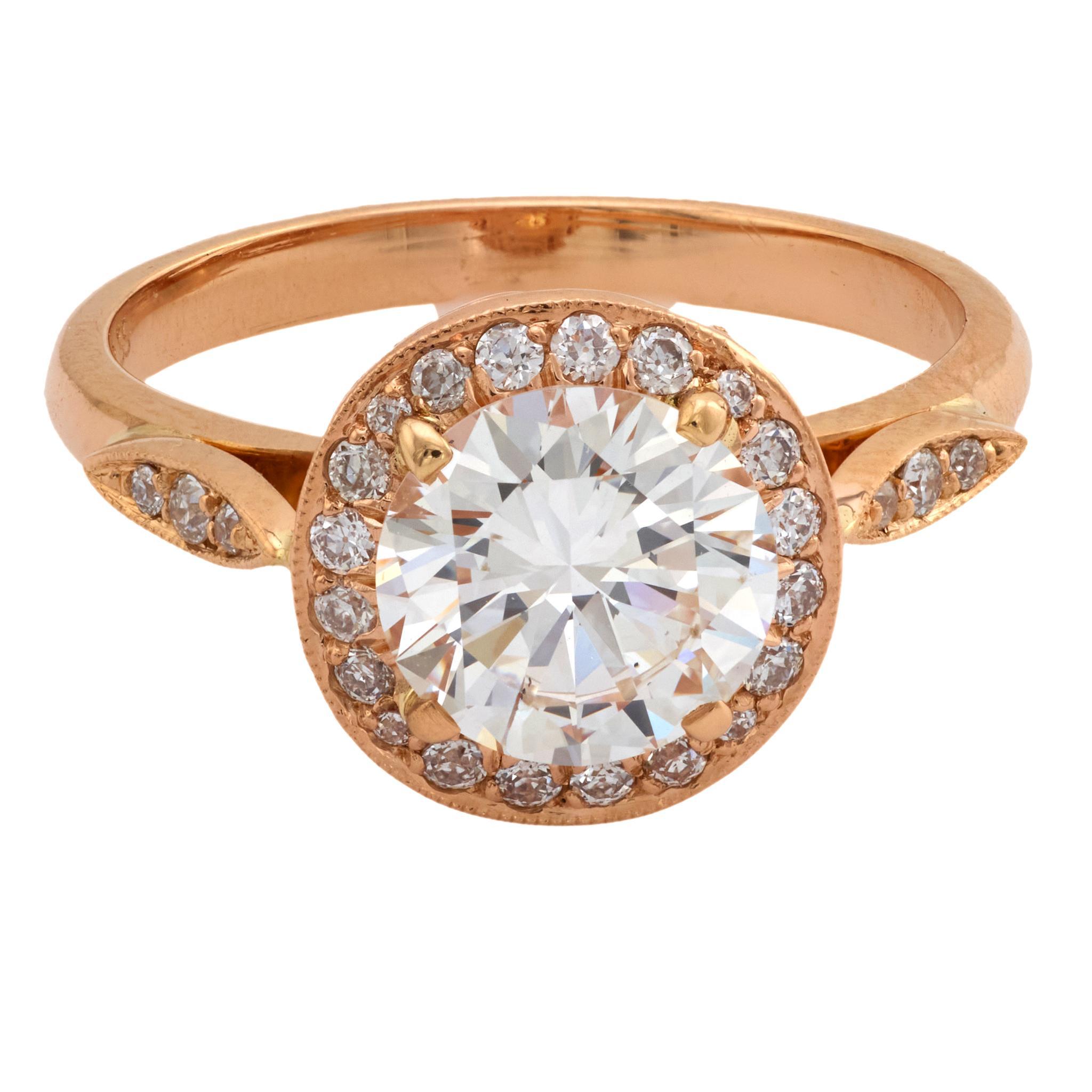 Moderno GIA Anello di fidanzamento con diamante aureolato in oro rosa 18k da 1,42 carati in vendita