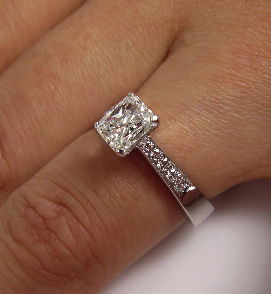 GIA 1.42 Carat Estate Vintage Radiant Cut Diamond Solitaire Engagement Gold Ring In Good Condition In New York, NY