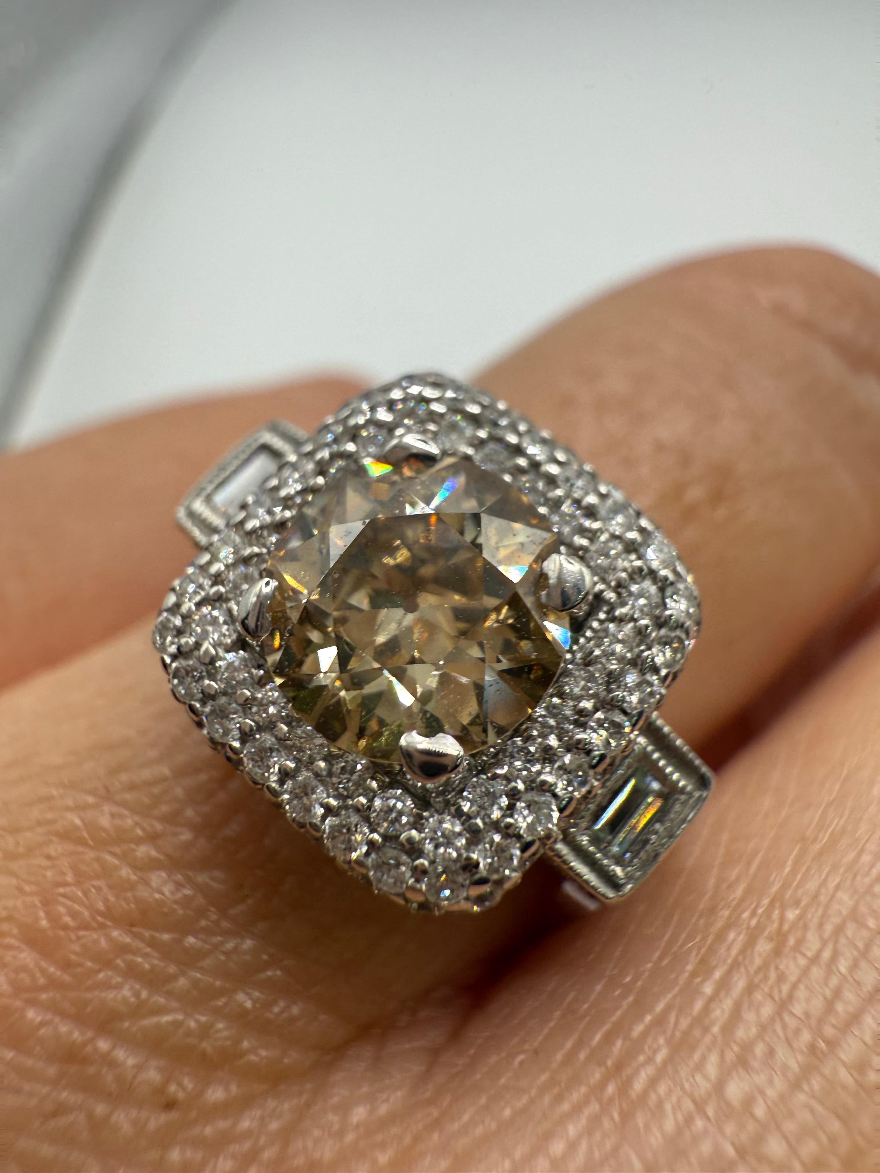 Anello con diamante GIA 1,44ct Fancy Yellow Brown VS2 oro 18KT In condizioni Nuovo in vendita a Boca Raton, FL