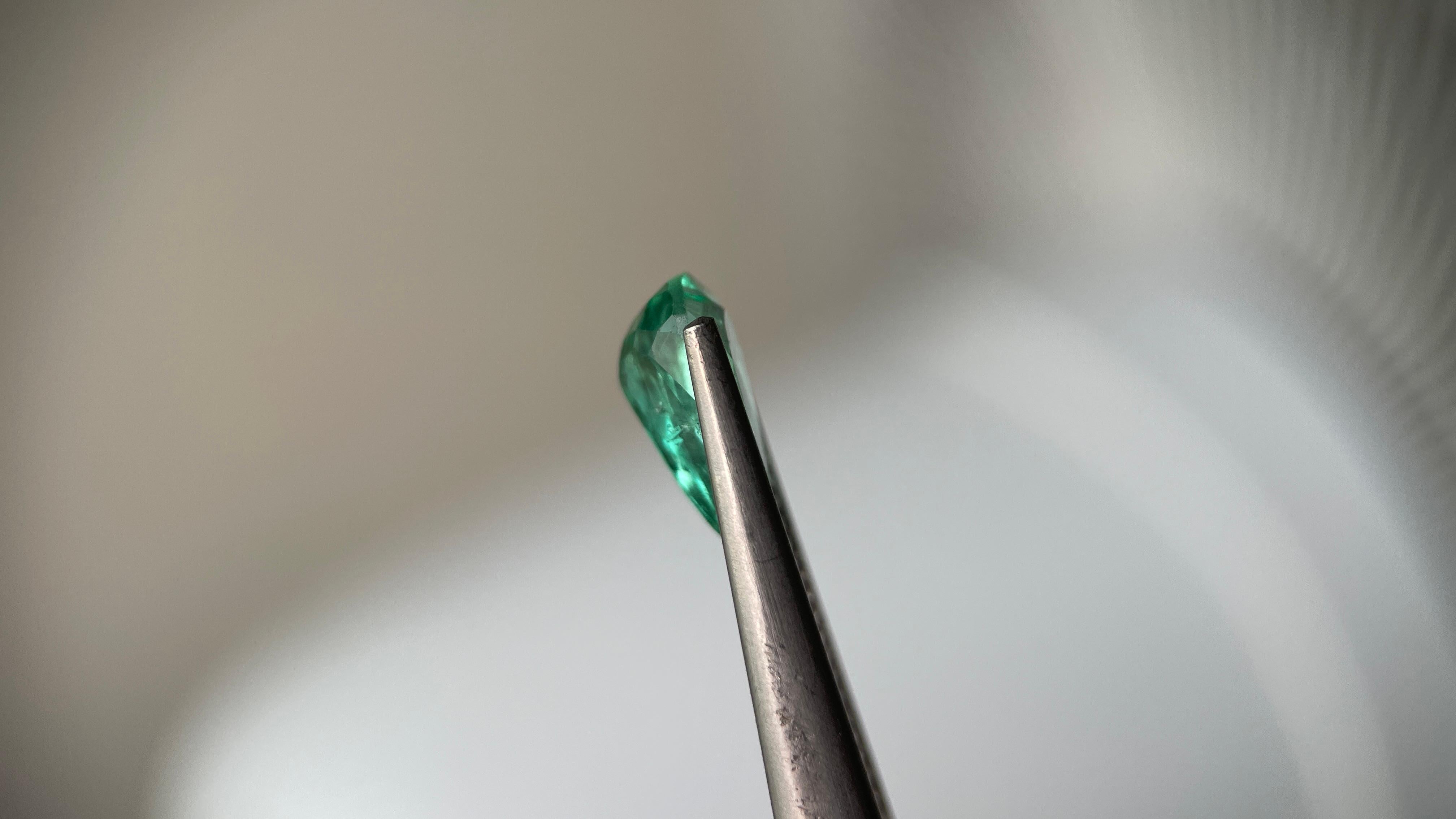 GIA 1.46ct Colombia Muzo Emerald -Clarity Enhanced (F2) -(10.15 x 6.29 x 4.36mm) (Tropfenschliff) im Angebot