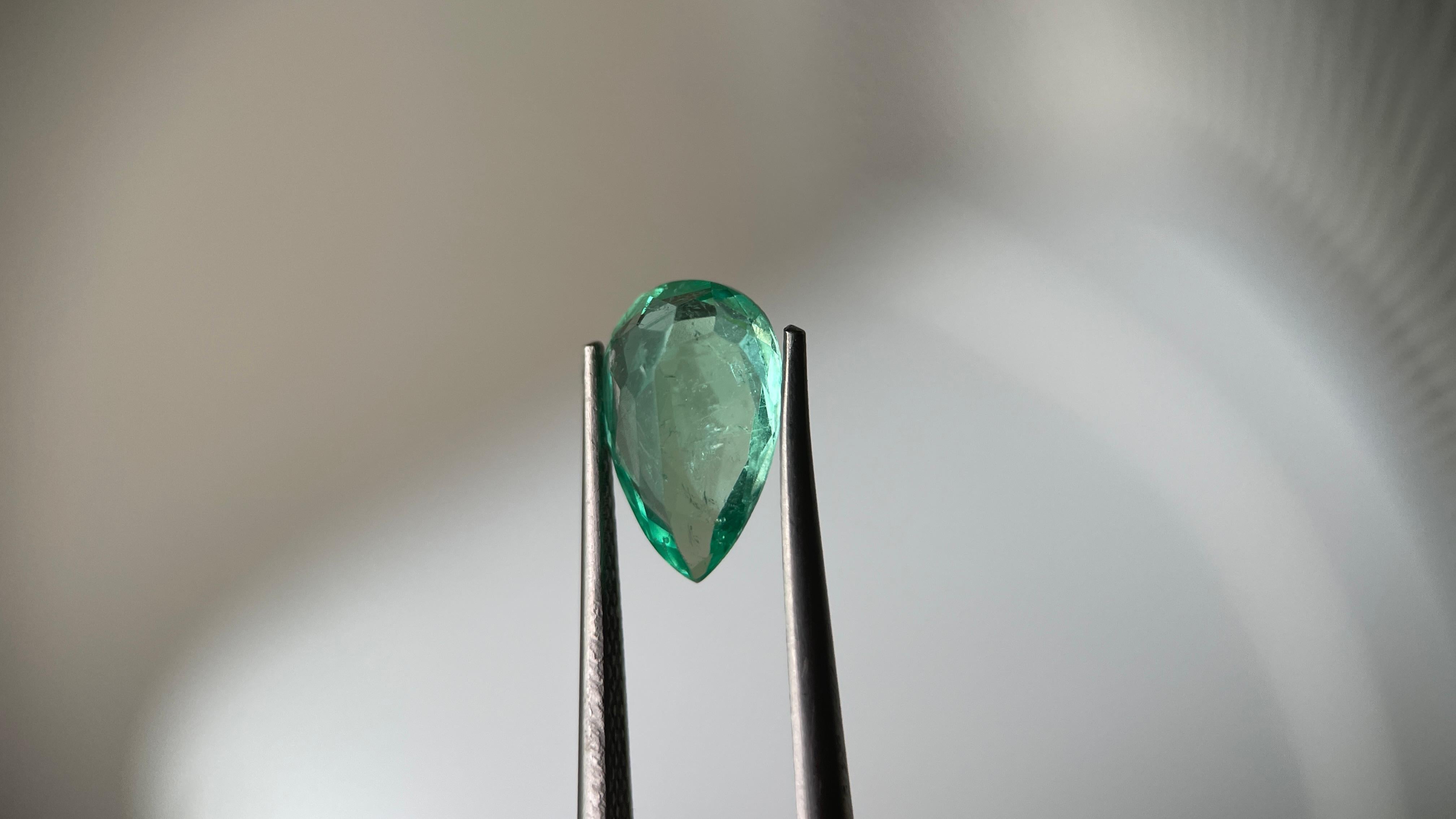 GIA 1.46ct Colombia Muzo Emerald -Clarity Enhanced (F2) -(10.15 x 6.29 x 4.36mm) im Zustand „Neu“ im Angebot in Singapore, SG