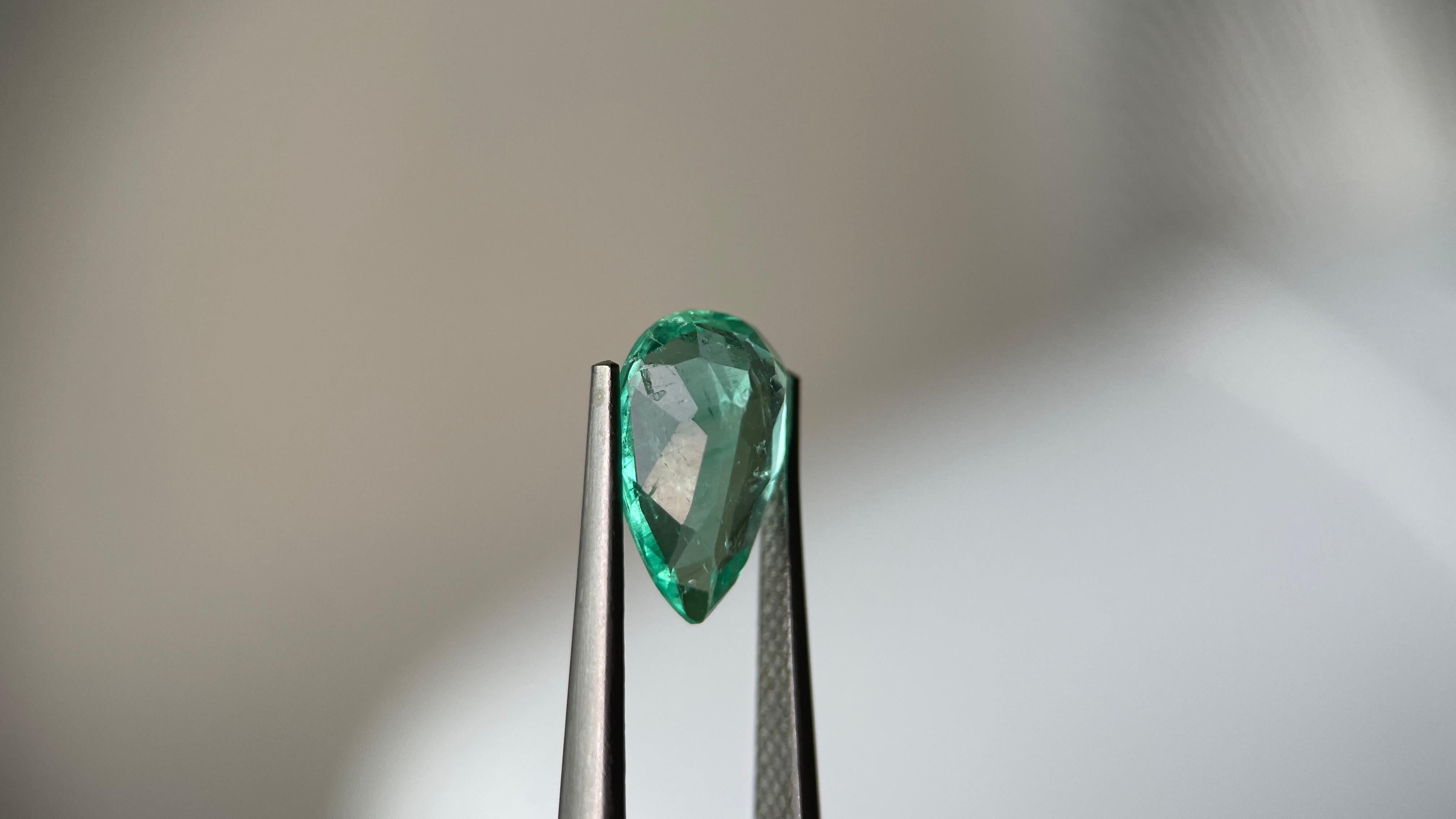 GIA 1.46ct Colombia Muzo Emerald -Clarity Enhanced (F2) -(10.15 x 6.29 x 4.36mm) im Angebot 2