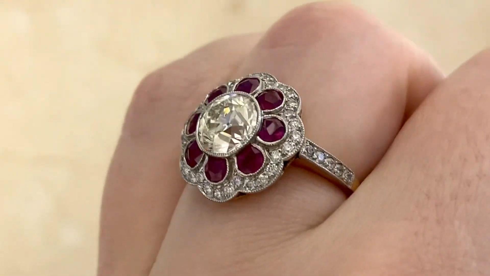 Verlobungsring mit Diamanten im alten Euroschliff (GIA ca. 1,4 kt), Diamant-Halo (Alteuropäischer Schliff) im Angebot