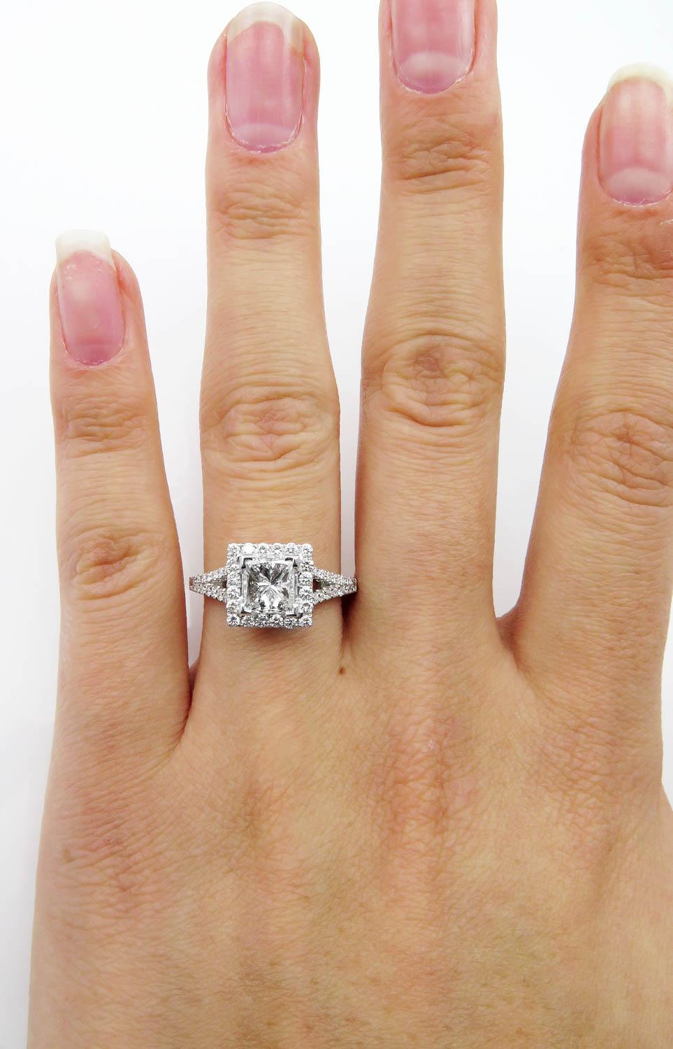 GIA 1.48 Carat Princesse Diamant Bague de fiançailles en or blanc 18K en vente 6
