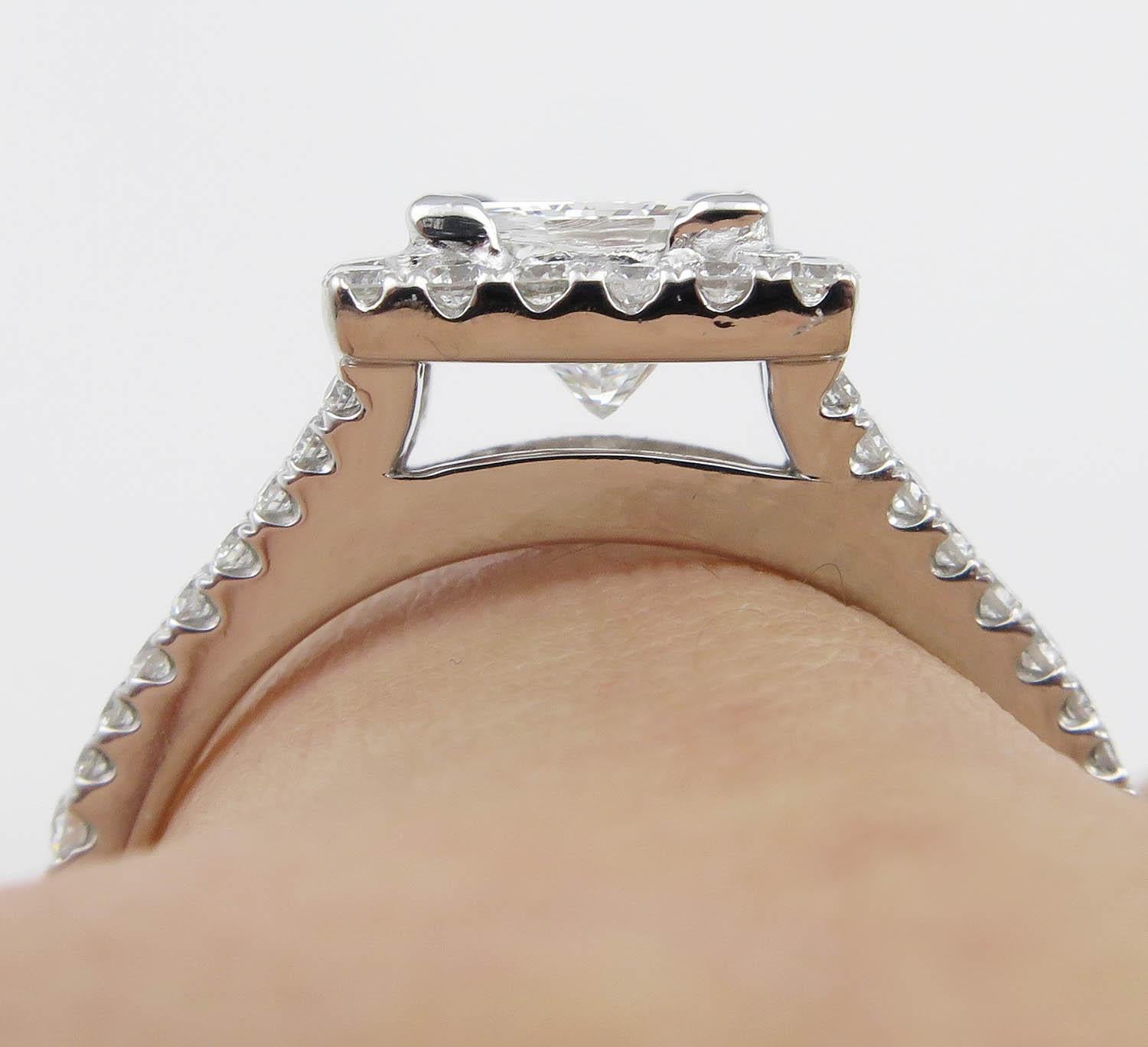 GIA 1.48 Carat Princesse Diamant Bague de fiançailles en or blanc 18K en vente 8