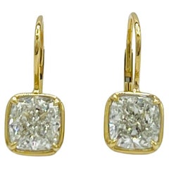GIA Orecchini con castone di diamanti a cuscino da 1,5 carati ciascuno in oro giallo 18K
