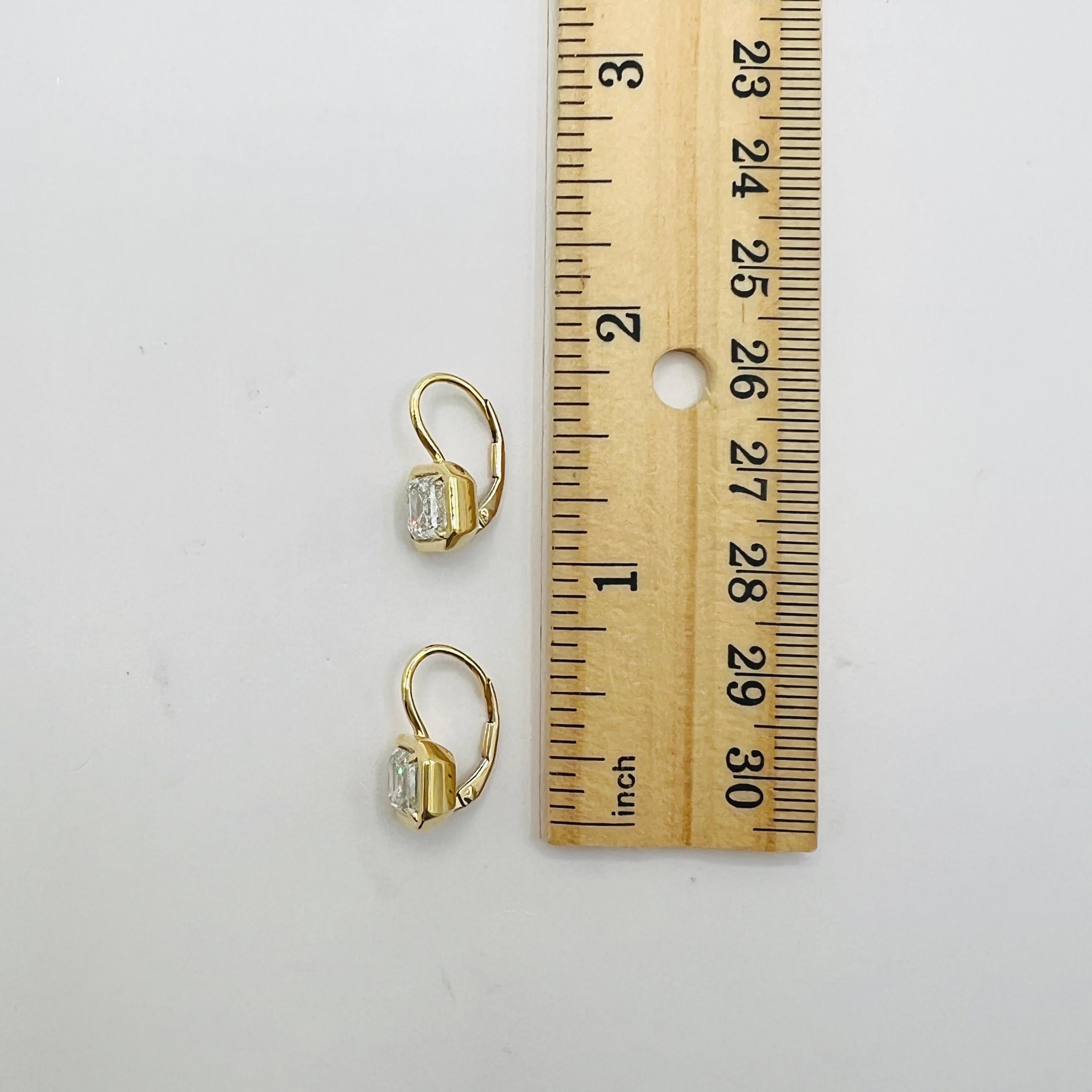 GIA 1.50 Carat Each Asscher Cut Diamond Dangle Earrings in 18K Yellow Gold For Sale 1