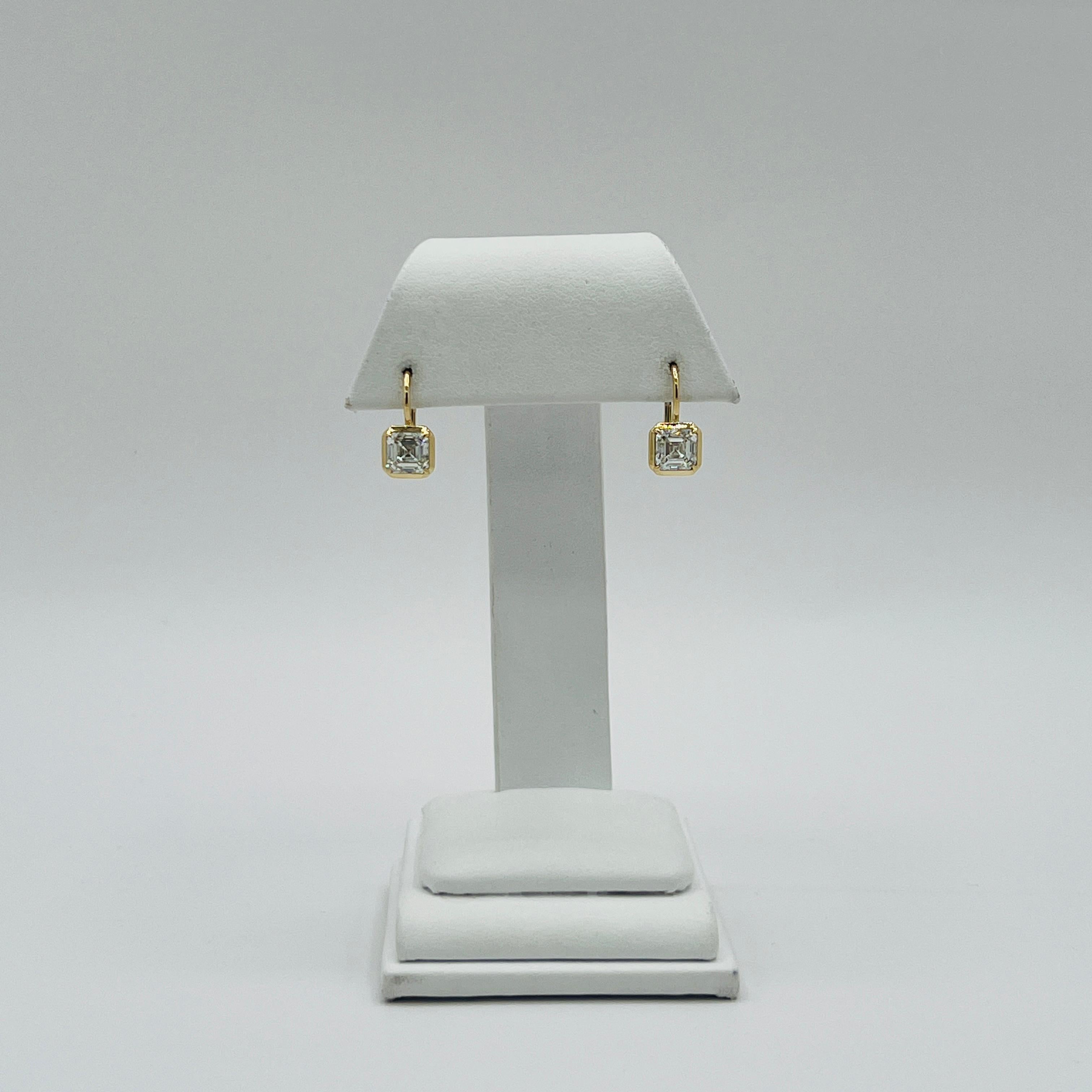 Boucles d'oreilles pendantes en diamant Asscher de 1,50 carat chacune, GIA  Or jaune 18K Unisexe en vente