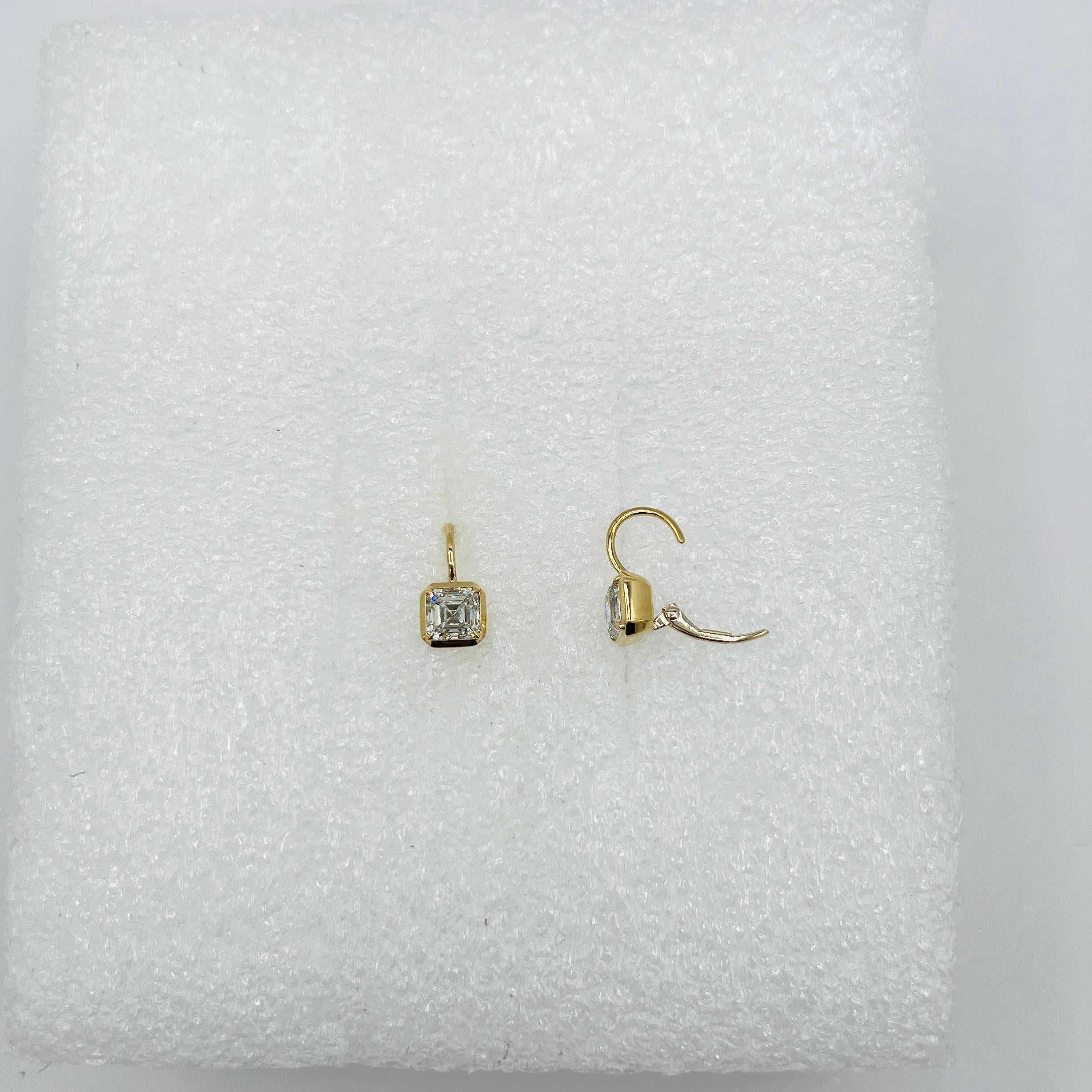 Boucles d'oreilles pendantes en diamant Asscher de 1,50 carat chacune, GIA  Or jaune 18K en vente 1