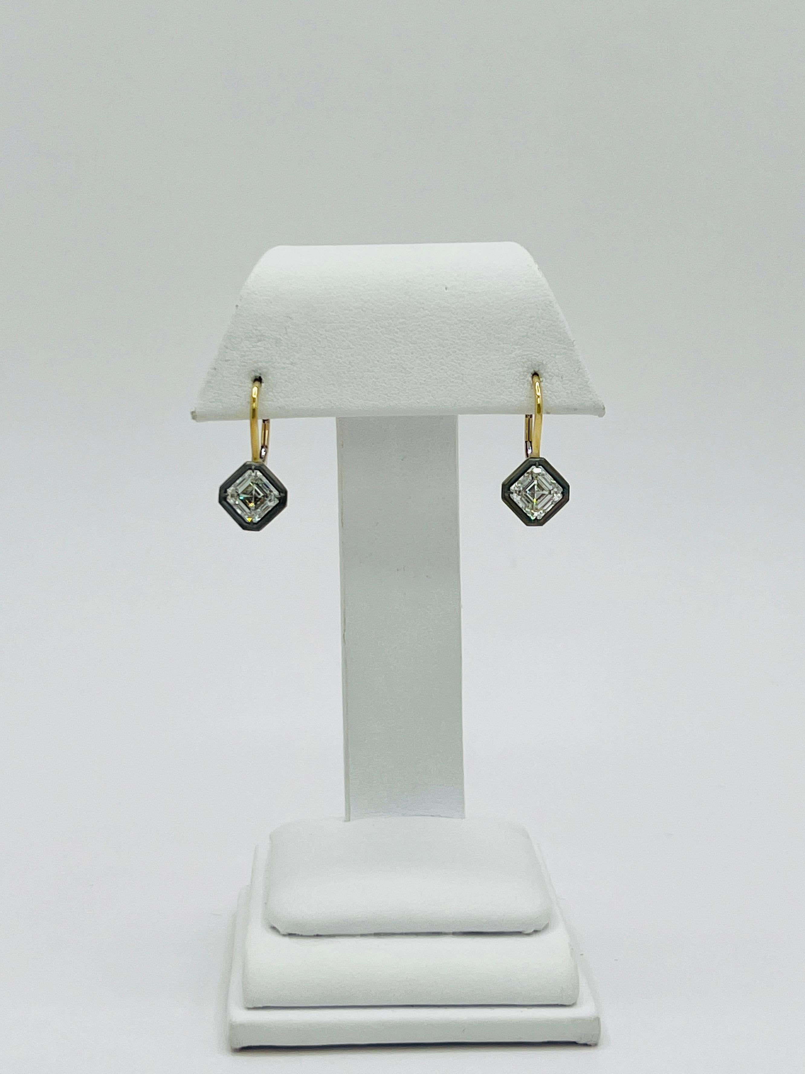 GIA 1.50 Carat Each Asscher Diamond Dangle Earrings in Black Rhodium and 18K In New Condition For Sale In Los Angeles, CA