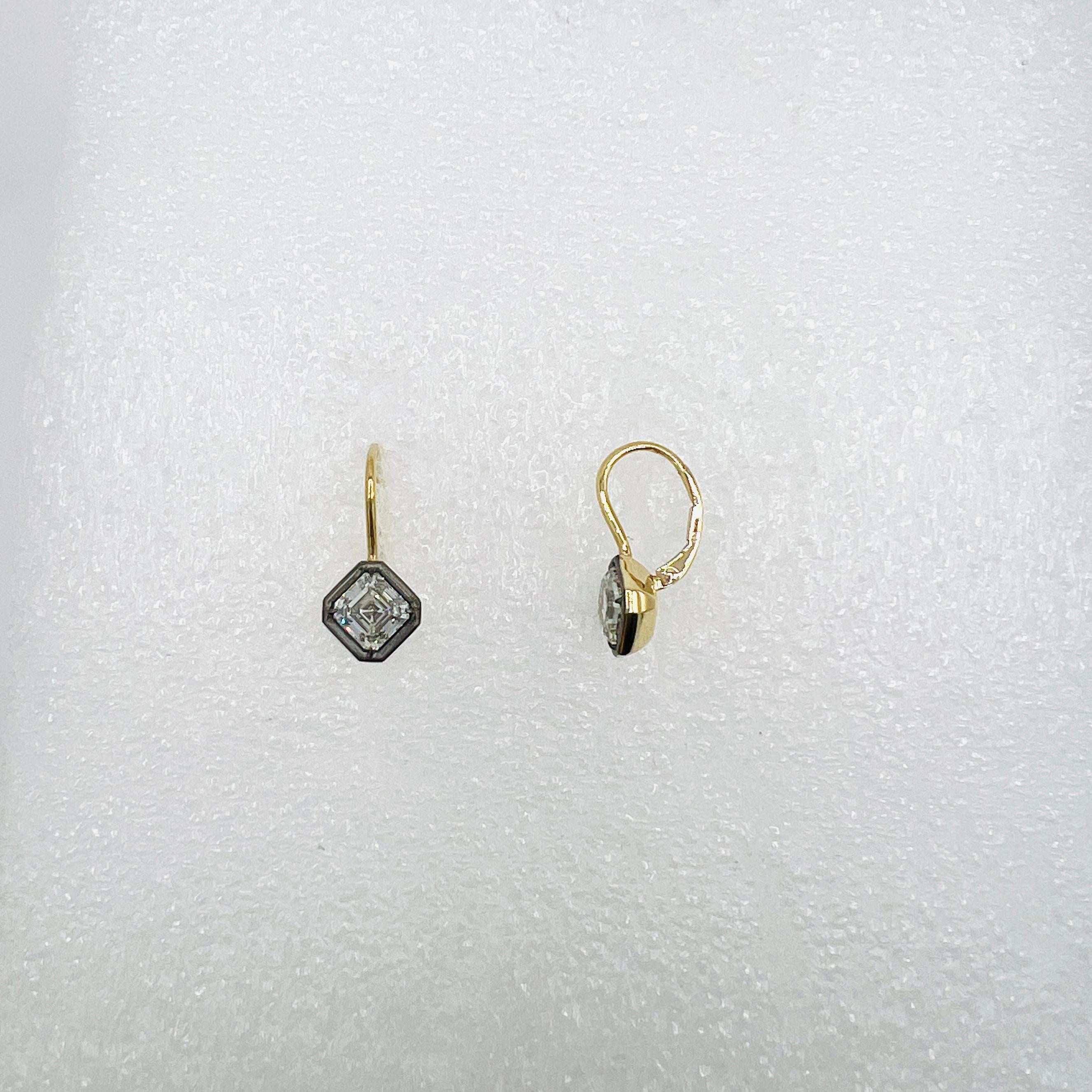 GIA 1.50 Carat Each Asscher Diamond Dangle Earrings in Black Rhodium and 18K For Sale 1