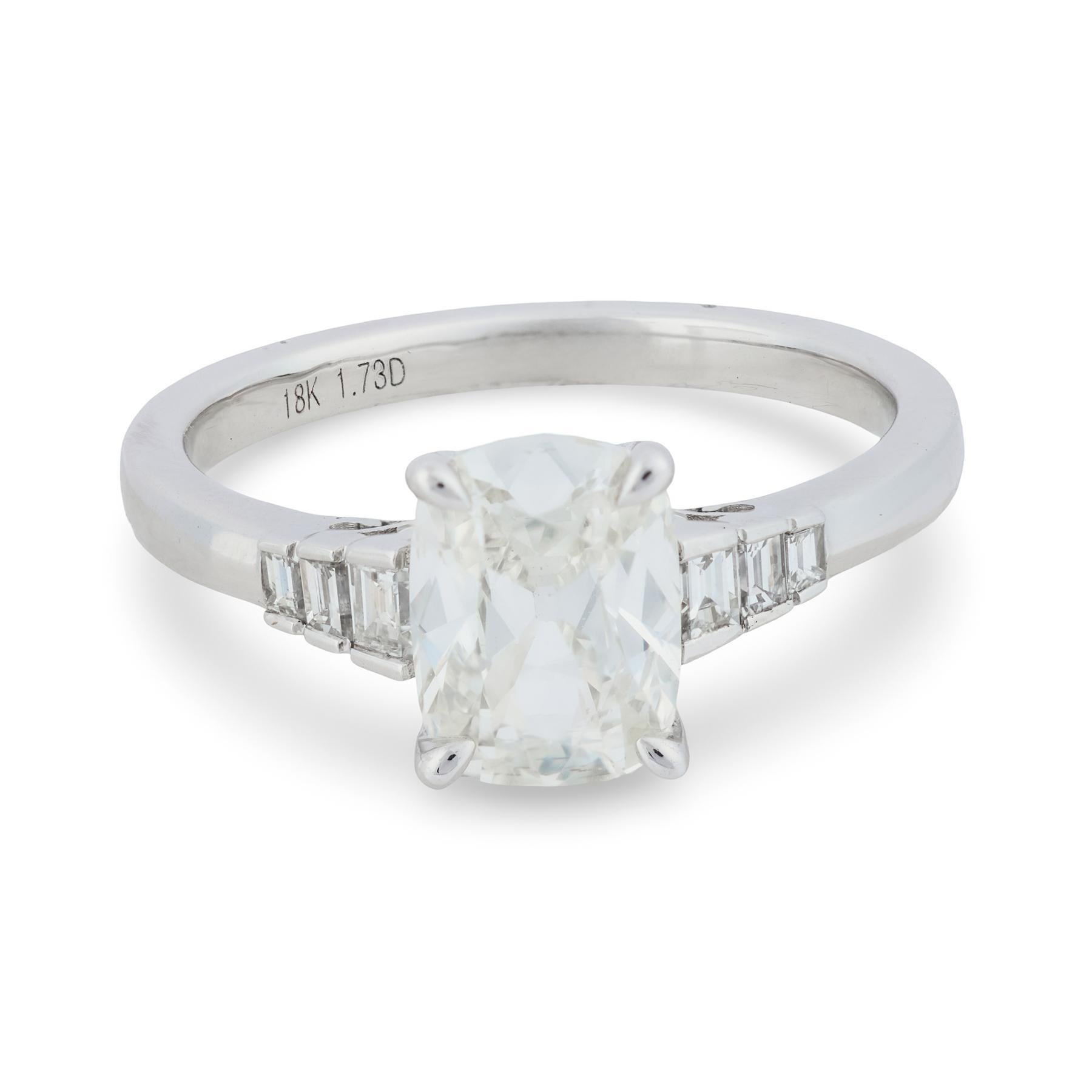 GIA 1,50 quilates de diamante talla mina antigua Anillo de compromiso de oro blanco de 18 quilates Moderno en venta