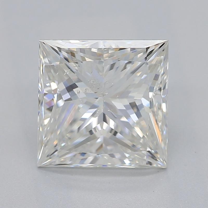 Fabriquée à la main à New York, une bague en diamant qui se démarque vraiment, mettant en vedette un remarquable diamant princesse certifié par le GIA de 1,50 avec Handcrafted in New York, un superbe G et SI2. Cette pièce exquise est méticuleusement
