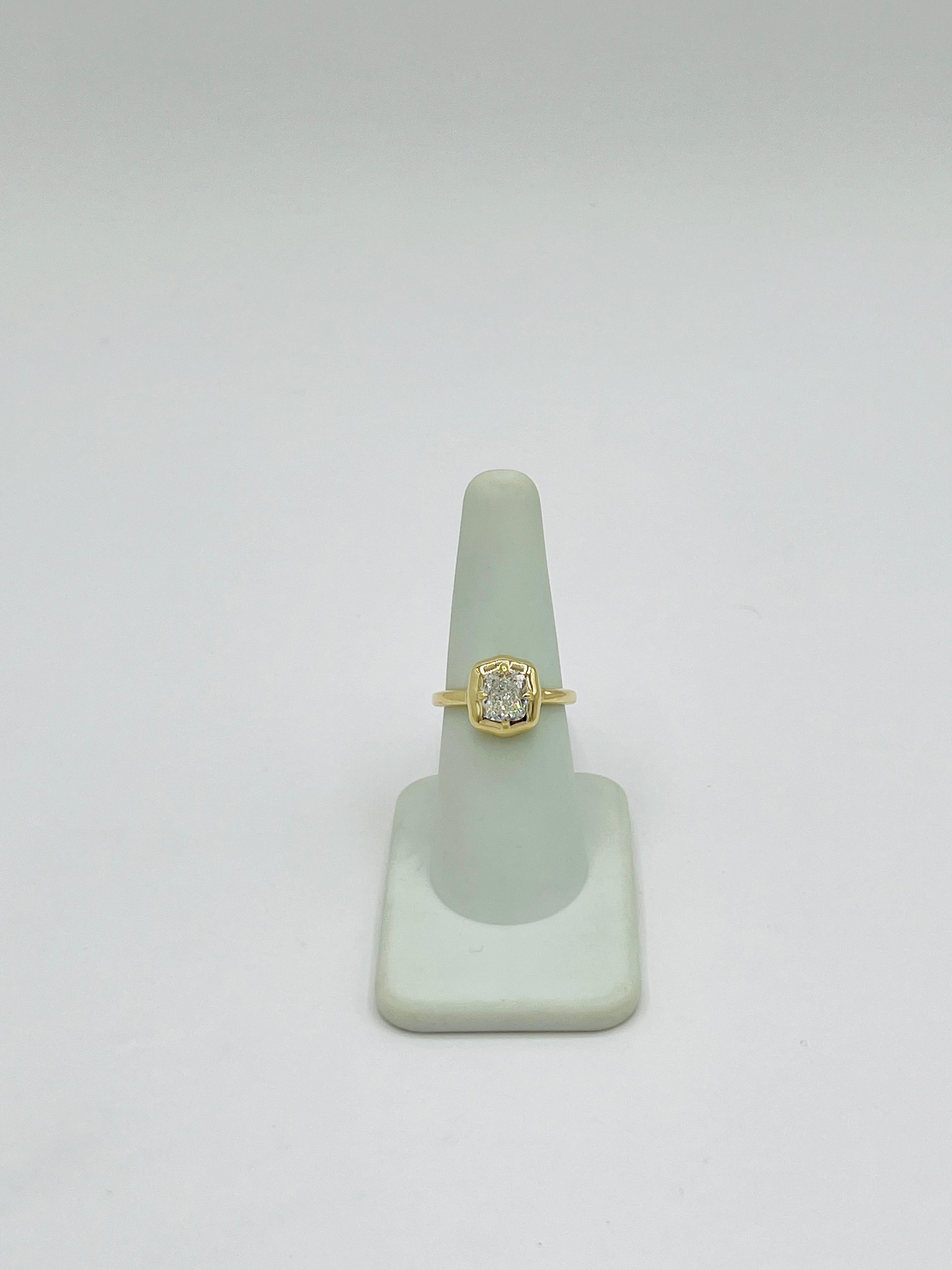 GIA 1.50 Carat White Cushion Diamond Ring in 14K Yellow Gold In New Condition For Sale In Los Angeles, CA