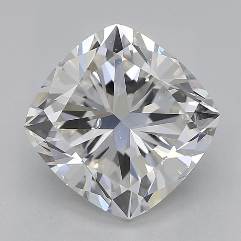 Presentamos un impresionante anillo de diamantes que exhibe una encantadora pieza central: un diamante cojín certificado por el GIA de 1,50 con un exquisito I y SI2. El engaste catedral eleva elegantemente el diamante, permitiendo el máximo reflejo