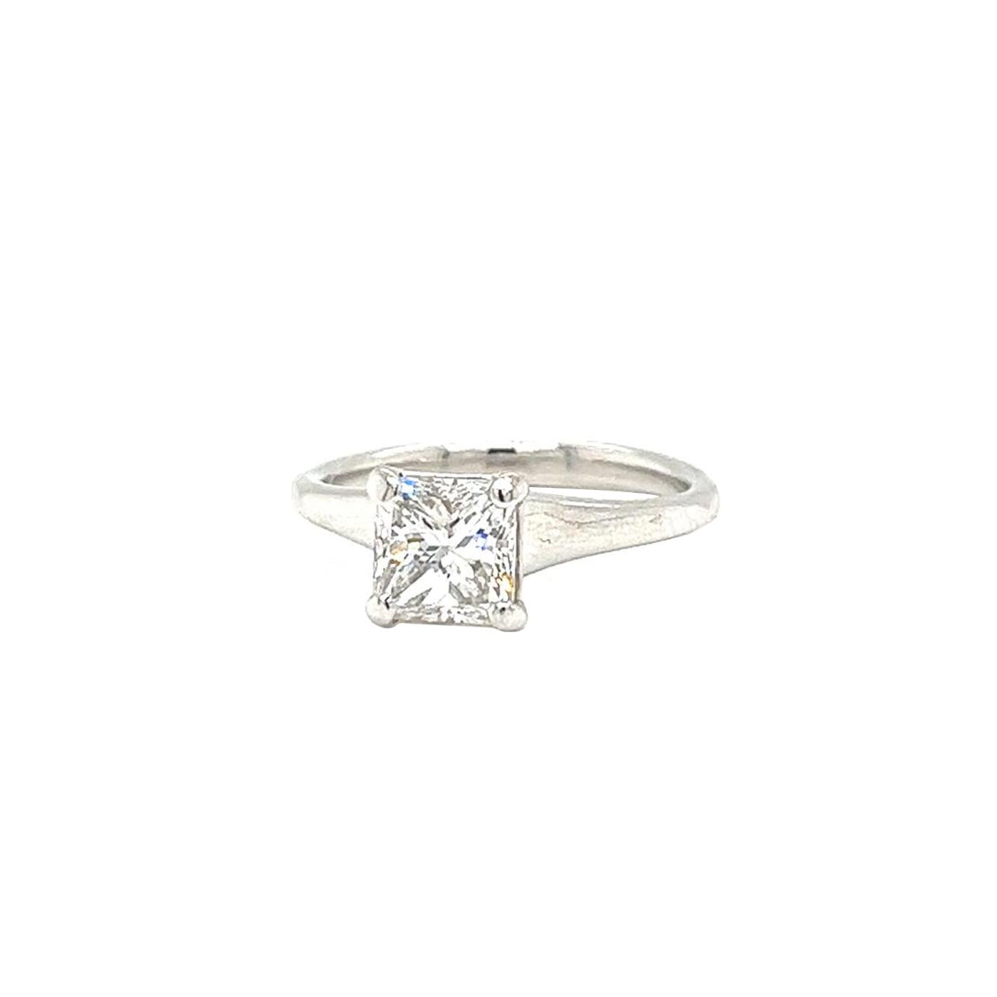 Modernist GIA 1.50ct Natural Princess Cut Diamond Engagement Ring in Platinum VS2 Clarity For Sale