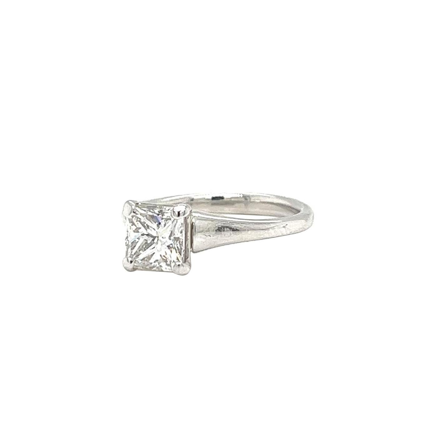 GIA 1.50ct Natural Princess Cut Diamond Engagement Ring in Platinum VS2 Clarity In Good Condition For Sale In Aventura, FL