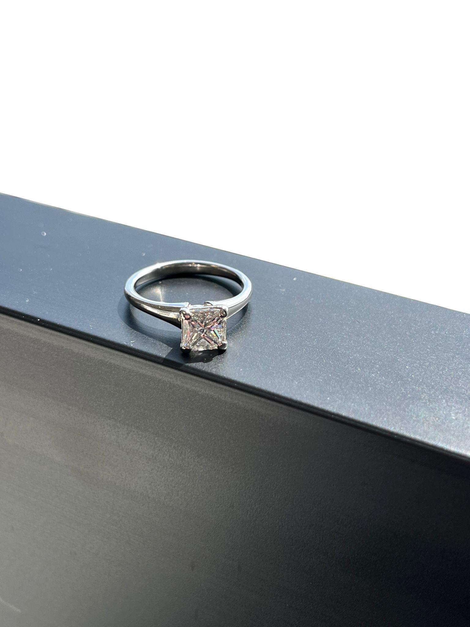 GIA Bague de fiançailles en platine avec un diamant naturel de 1,50ct de taille Princesse VS2 Clarity en vente 1