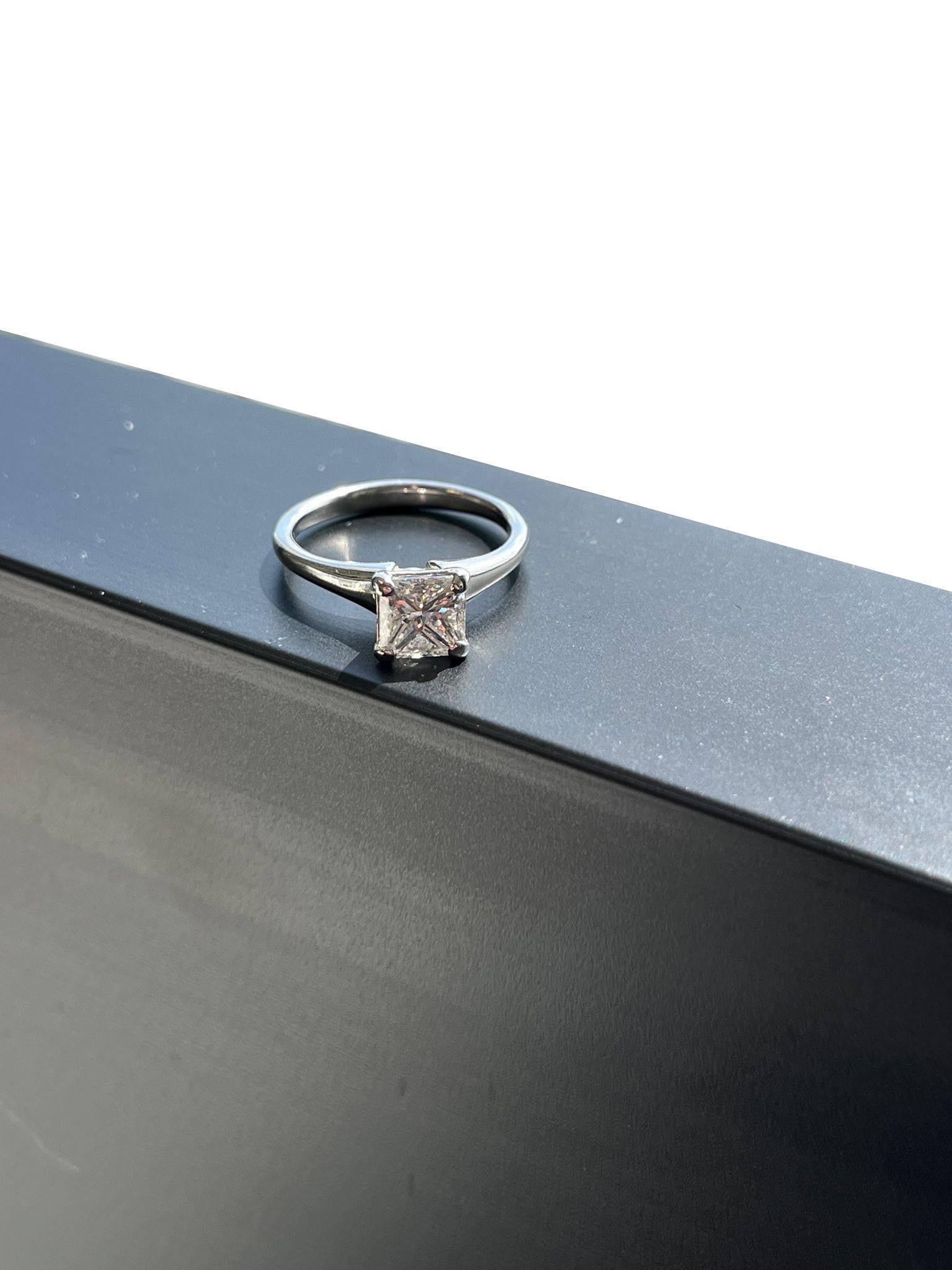 GIA Bague de fiançailles en platine avec un diamant naturel de 1,50ct de taille Princesse VS2 Clarity en vente 2