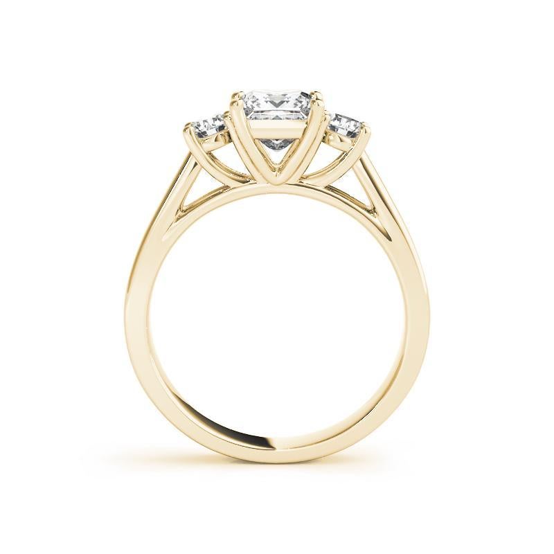 GIA Anillo de diamantes de oro amarillo de 18 quilates con 3 piedras princesa de 1,50 ct Pasado, presente y futuro en Nuevo estado para la venta en New York, NY