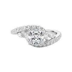 GIA 1.51 Carat Cushion Curved Bypass Leaf & Vine (feuille et vigne)  Bague en diamant