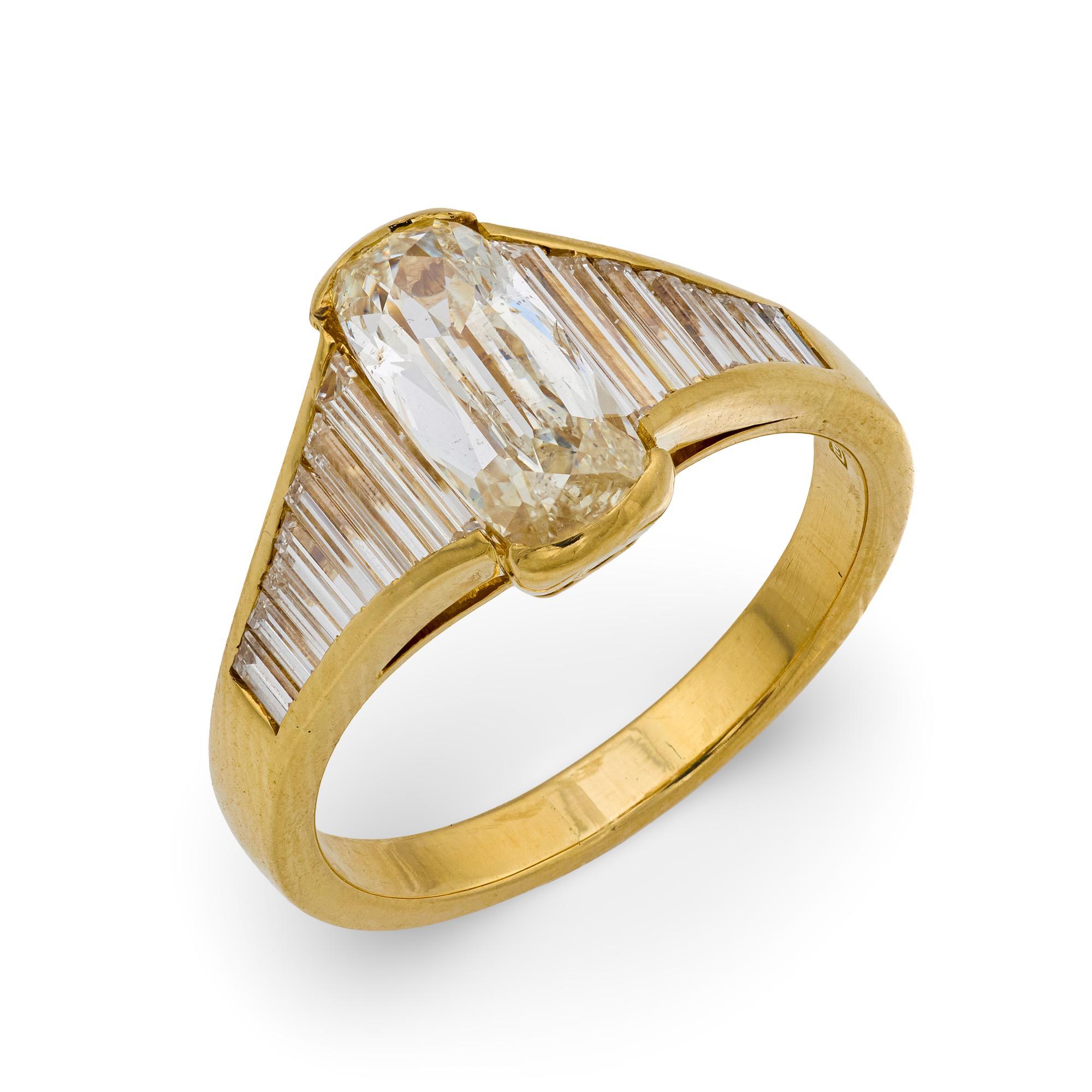 GIA 1.51 carat elongated cushion diamond 18k yellow gold engagement ring For Sale 2