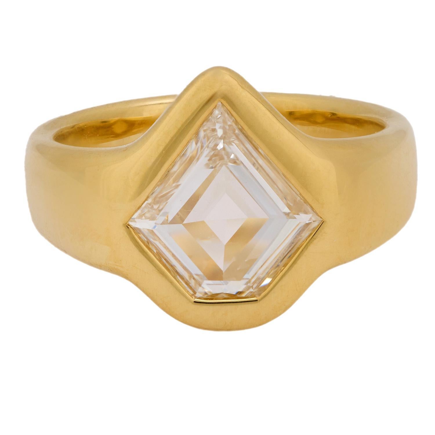 Moderno GIA Anello in oro giallo 18k con diamante taglio kite da 1,51 carati in vendita