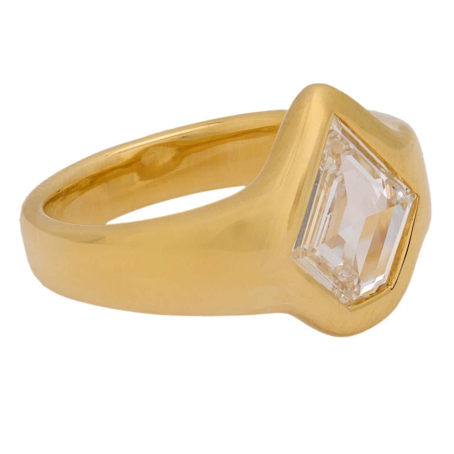 GIA Anello in oro giallo 18k con diamante taglio kite da 1,51 carati In condizioni ottime in vendita a Beverly Hills, CA