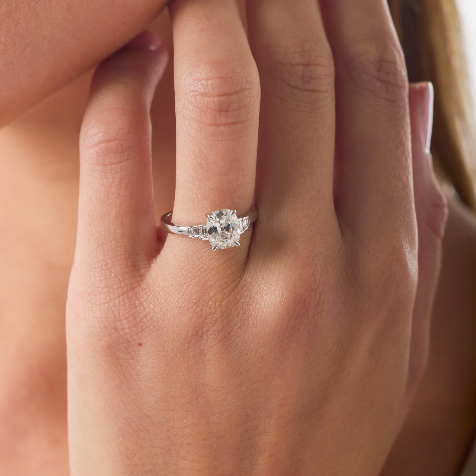 Taille brillant Bague de fiançailles en or blanc 18k GIA 1,51 carat diamant taille ancienne mine en vente