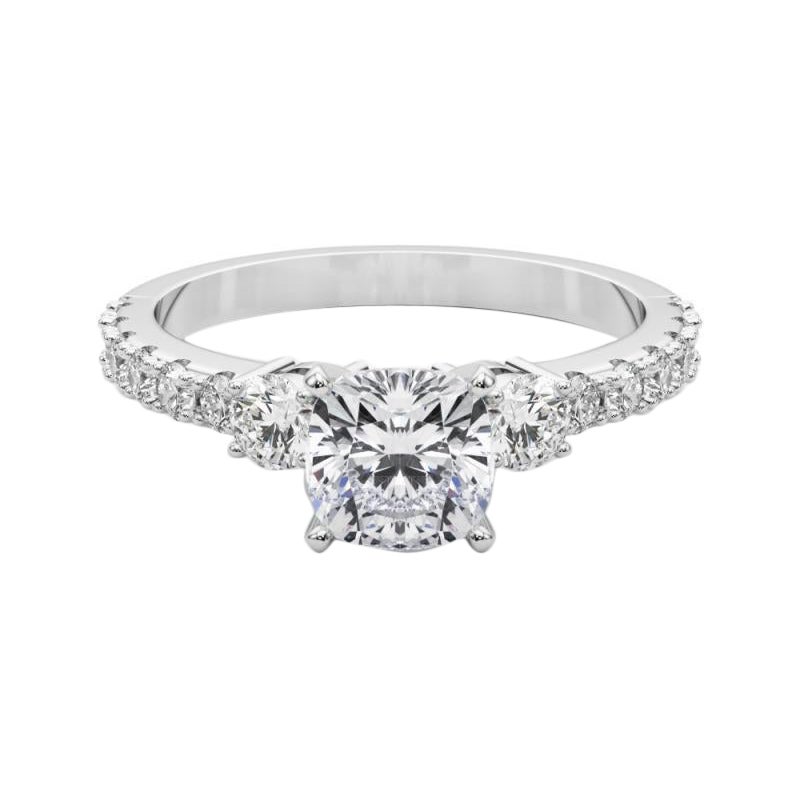 GIA 1.51ct Cushion Three-Stone with Diamond Shank 18K White Gold Diamond Ring (bague en or blanc avec diamants)