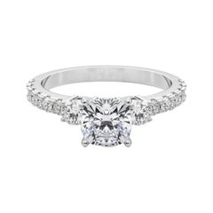 GIA 1.51ct Cushion Three-Stone with Diamond Shank 18K White Gold Diamond Ring (bague en or blanc avec diamants)