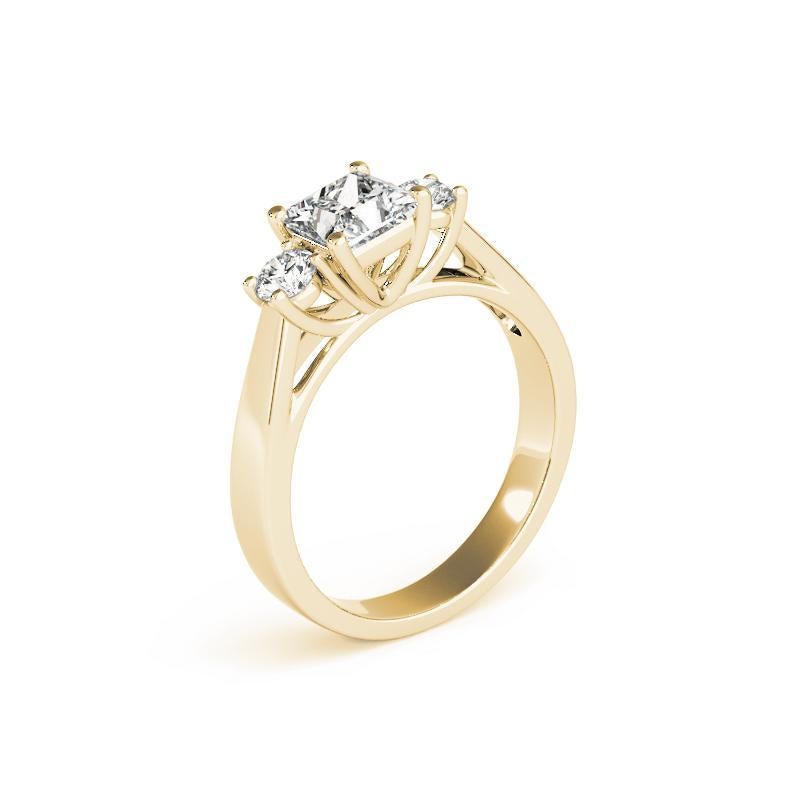 Donna GIA 1,51ct Princess 3-Stone Past, Present & Future Anello di diamanti in oro giallo 18K in vendita
