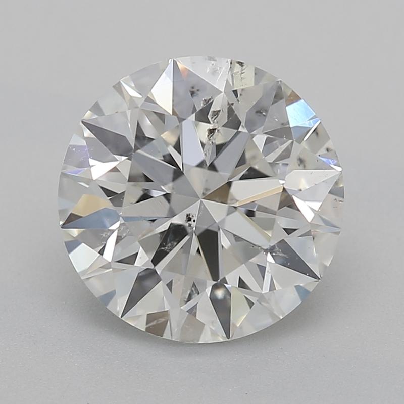 Conçue avec élégance, cette magnifique bague en diamant est ornée d'une pierre centrale de forme ronde H SI2 pesant 1,51, qui rayonne d'un éclat captivant. Le design méticuleux met en valeur des rubans déroulants au niveau du pont, rehaussant