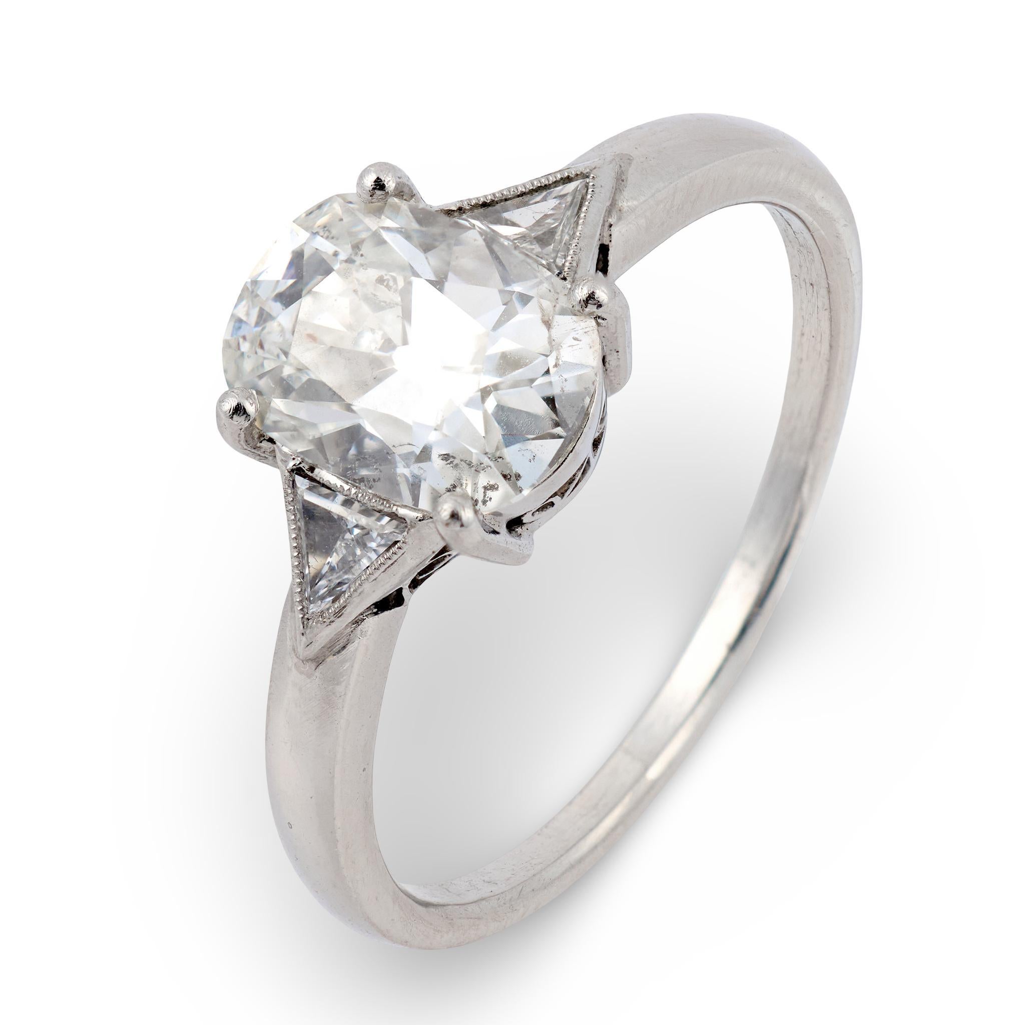 Bague de fiançailles en platine avec un diamant coussin de 1,52 carat de taille brillante GIA