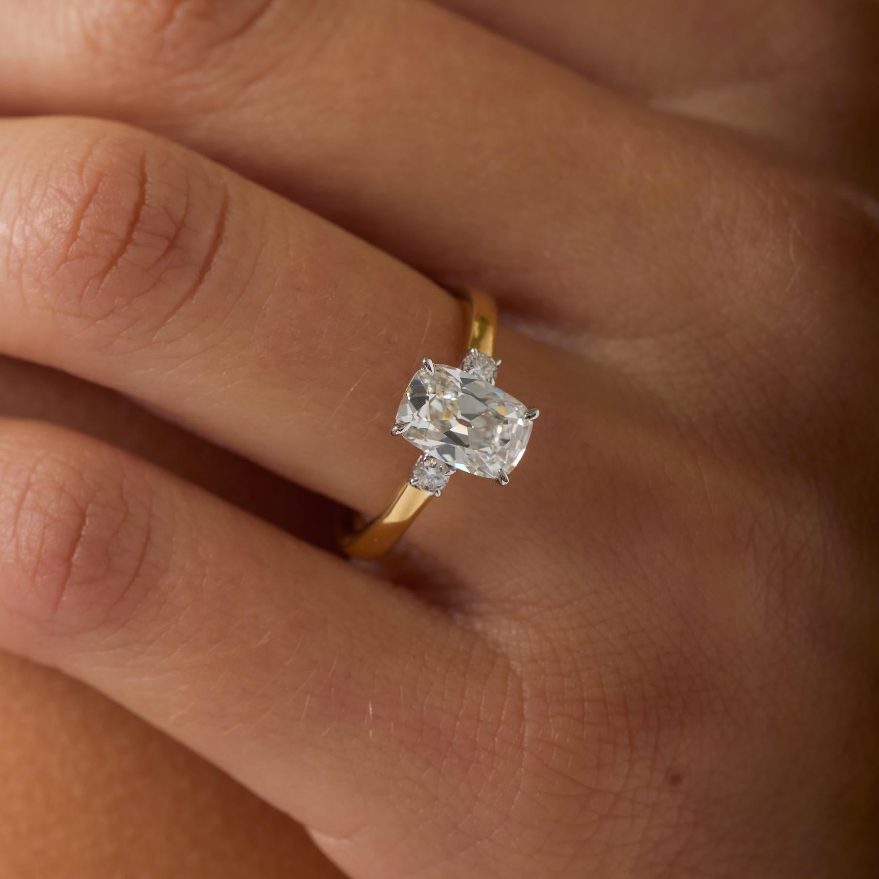 Taille vieille mine Bague de fiançailles en or 18k GIA 1,52 carat diamant taille mine ancienne en vente