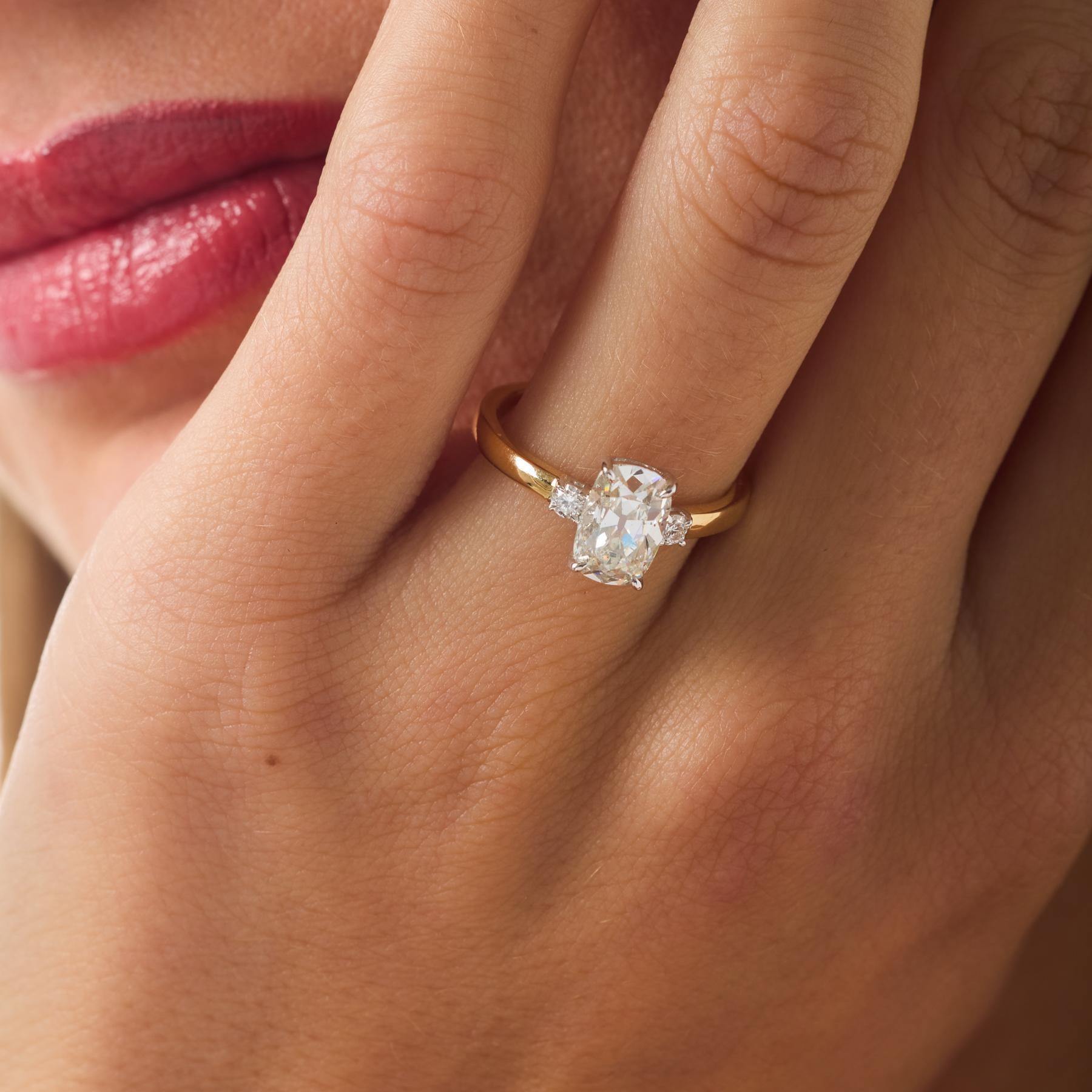 Taille vieille mine Bague de fiançailles en or 18k GIA 1,52 carat diamant taille mine ancienne en vente