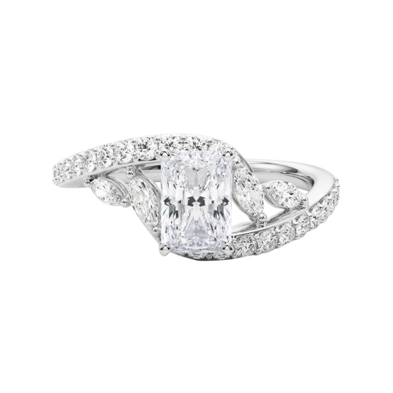Bague en or blanc GIA 1,52 carat Radiant Curved Bypass Leaf & Vine