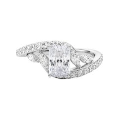 Bague en or blanc GIA 1,52 carat Radiant Curved Bypass Leaf & Vine