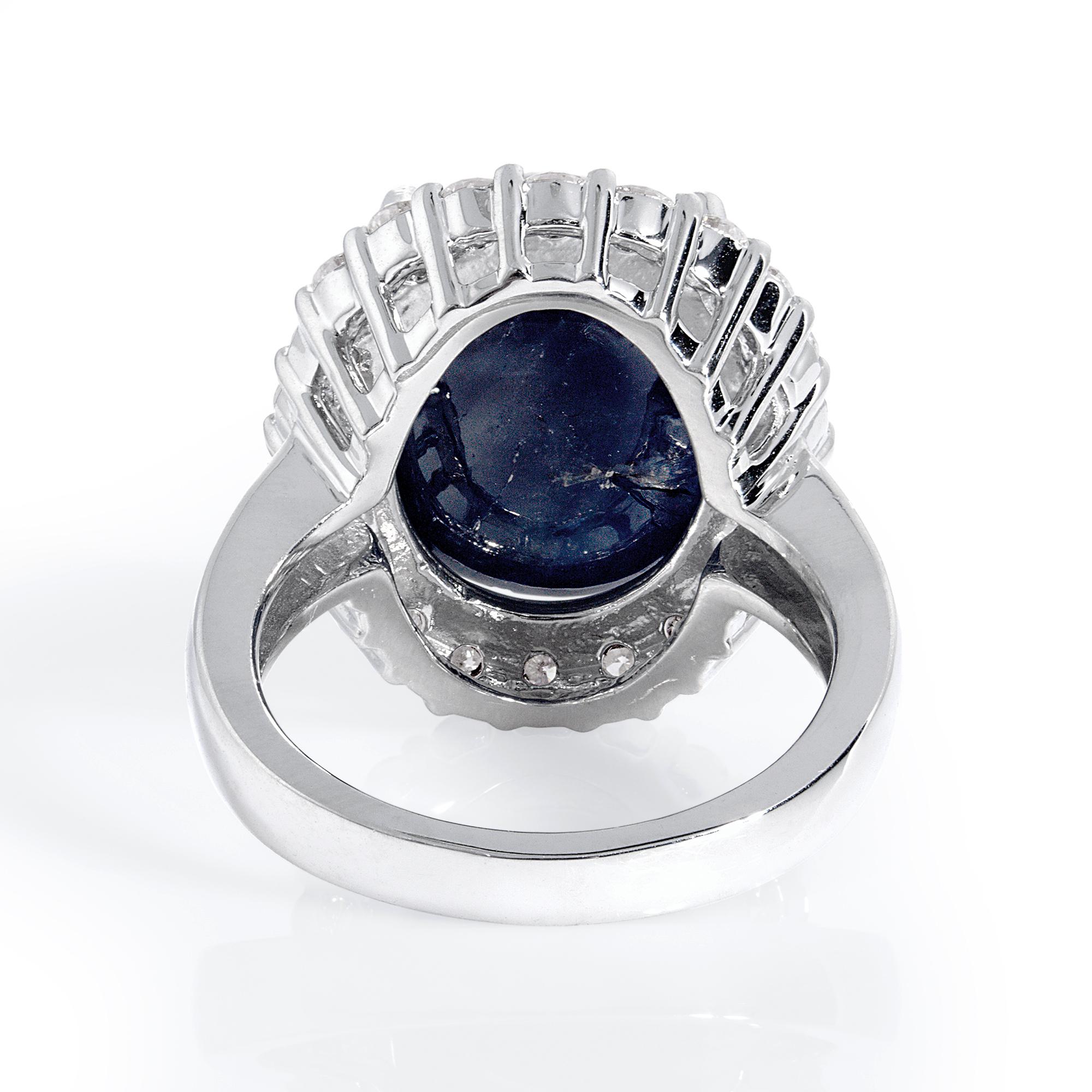 GIA 15.27 Carat Estate Blue Cabochon Sapphire Diamonds Cluster 14 Karat Ring For Sale 2